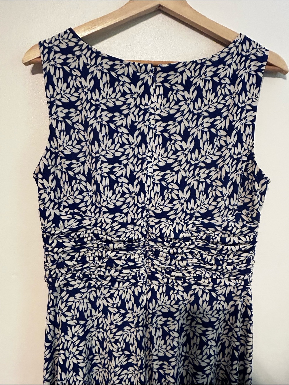 Dressbarn Sleeveless Navy Blue & White Leaf Print Dress Size 12 - Picture 4 of 11